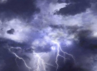 سحب رعدية ورياح نشطة على عددٍ من محافظات مكة المكرّمة