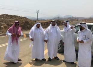 محافظ الكامل يوجه بسفلتة وصيانة الطرق بالمحافظة