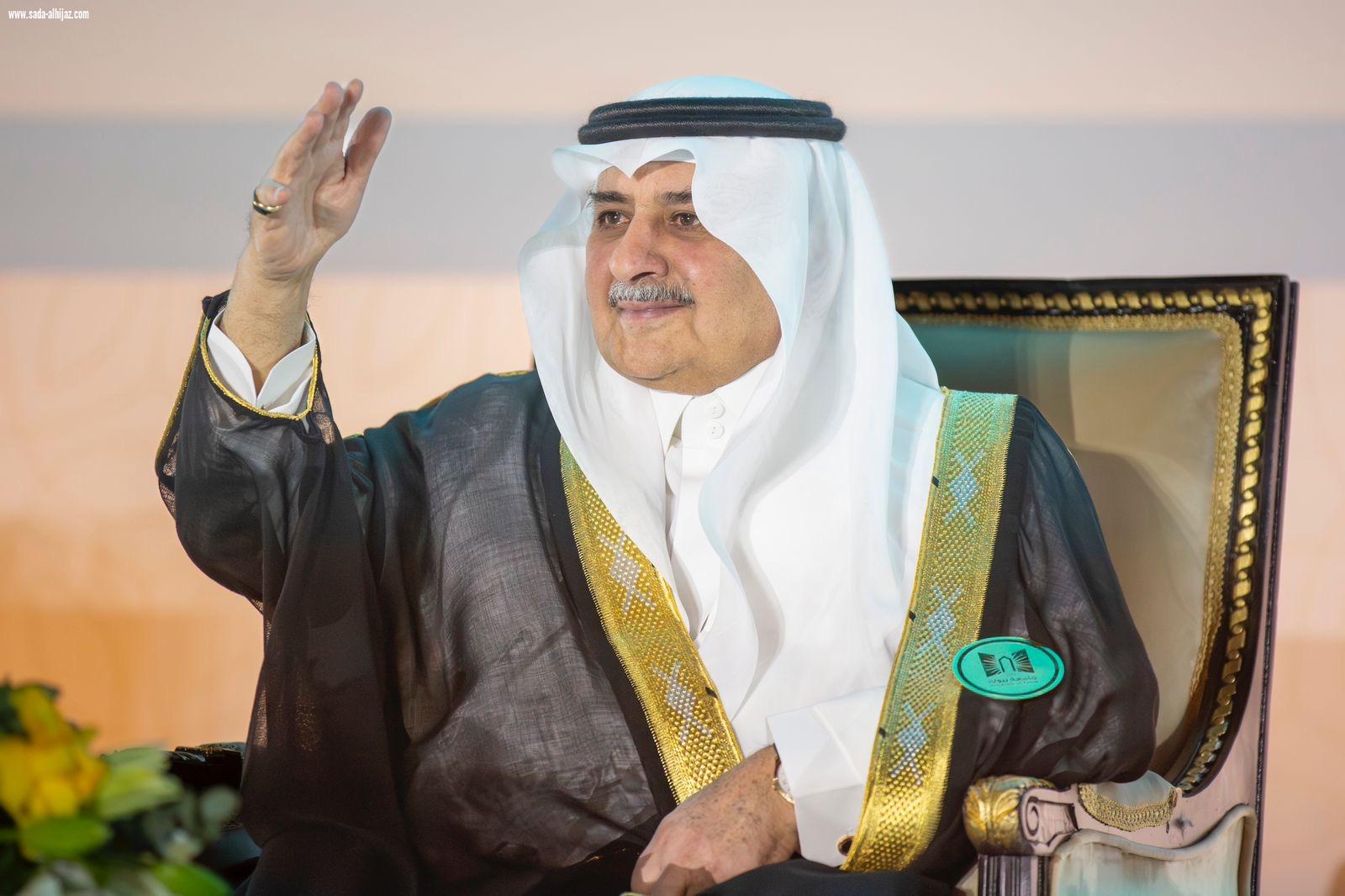 أمير منطقة تبوك يرعى حفل تخريج الدفعة الـ 19 من طلاب وطالبات جامعة تبوك  