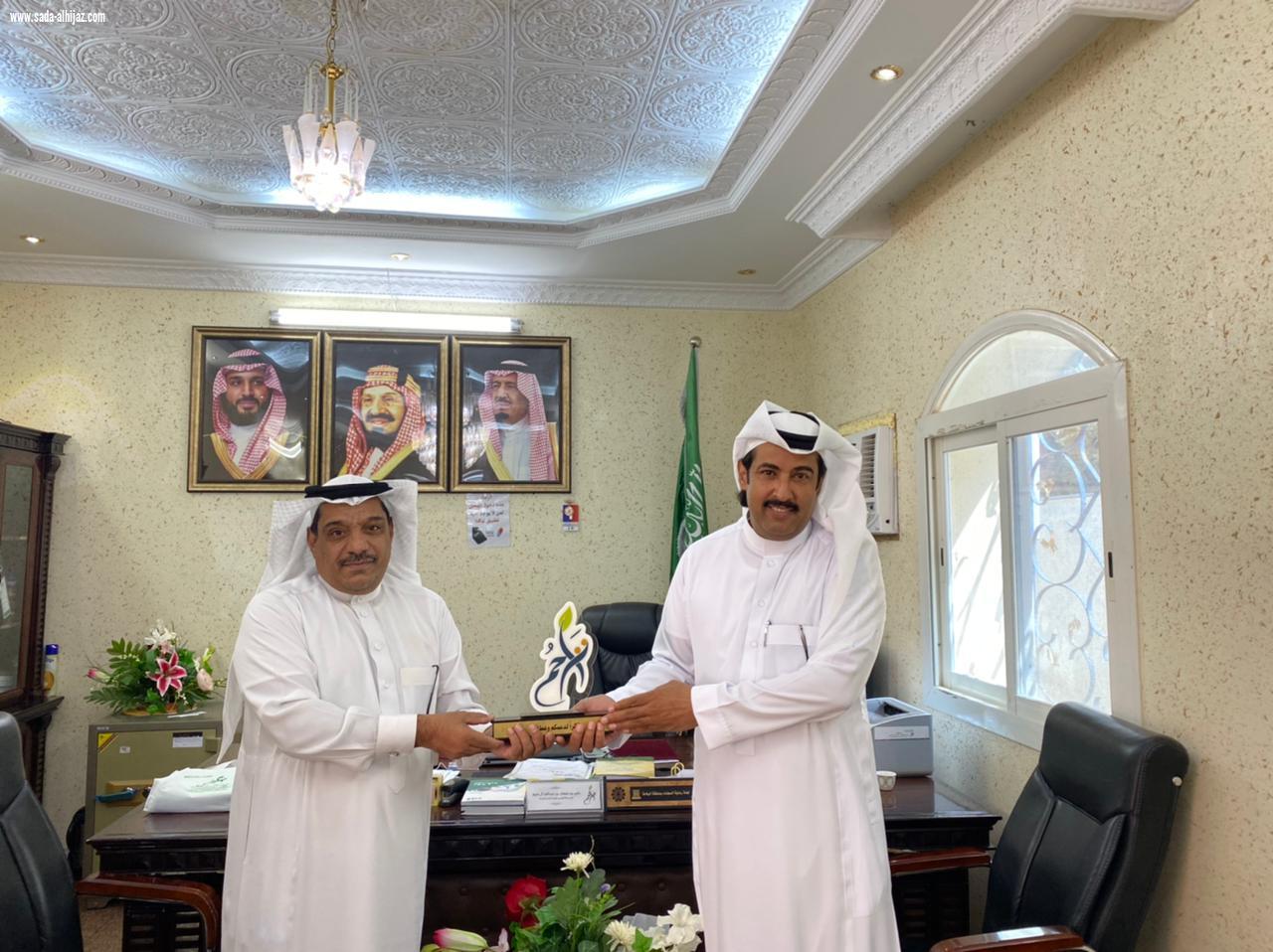   رئيس مجلس ادارة لجنة تراحم بالباحة لرعايه السجناء والمفرج عنهم واسرهم بكرم الاعلامي  المحجم   