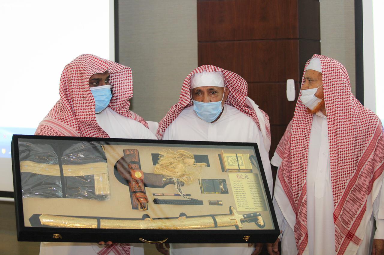 في ليلة عنوانها الوفاء والعرفان لعطاء امتد أربعة عقود   كتابة عدل المسارحة تودع آل هاشم بمناسبة تقاعده