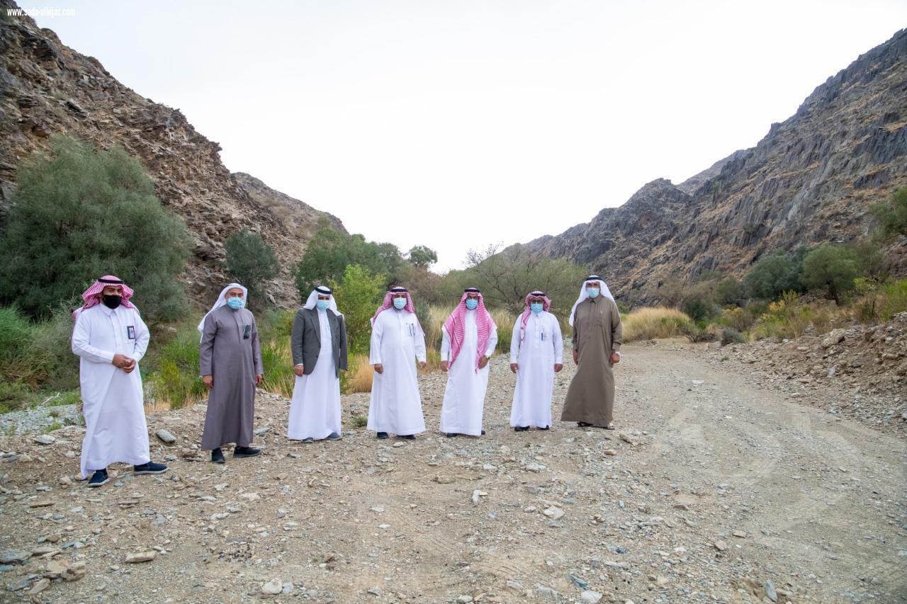 الدكتور السواط وآل هادي في جولة تفقدية لأحياء شمال مدينة الباحة