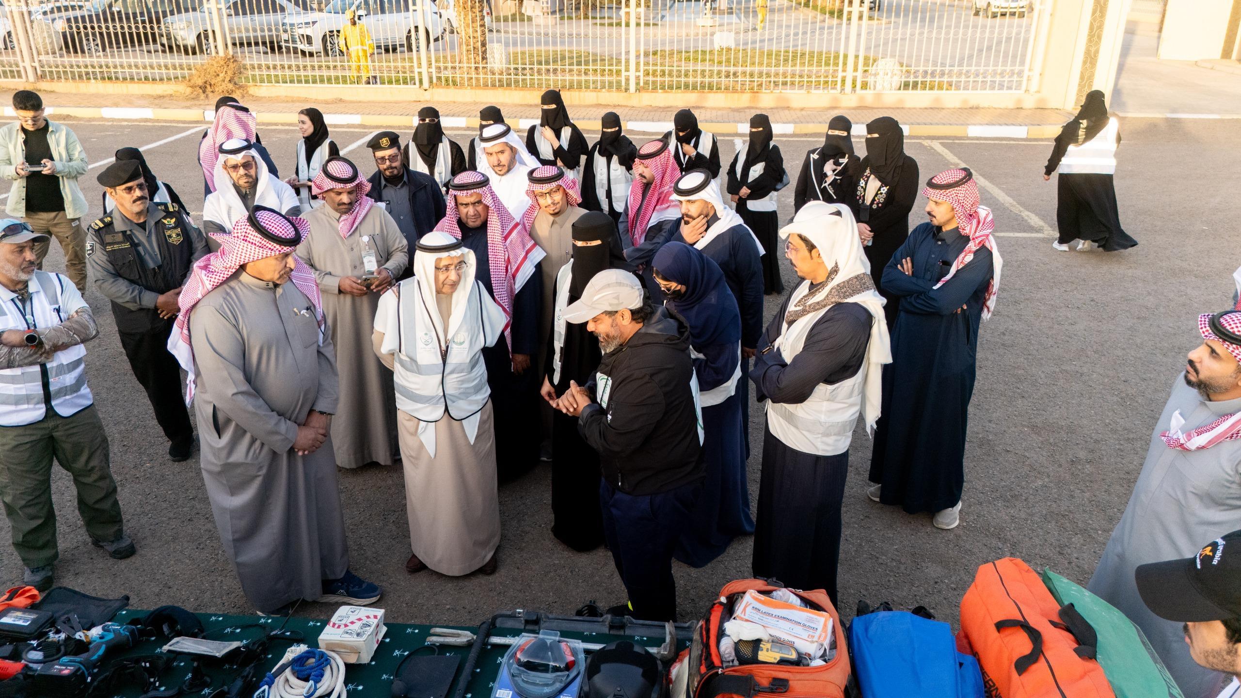 أمين منطقة تبوك يطلق أعمال فريق منظومة الطوارئ والأزمات التطوعي  