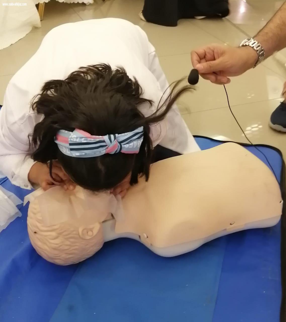 مستشفى الملك فهد يدرب ٤٥٠ متسوق على الانعاش الرئوي