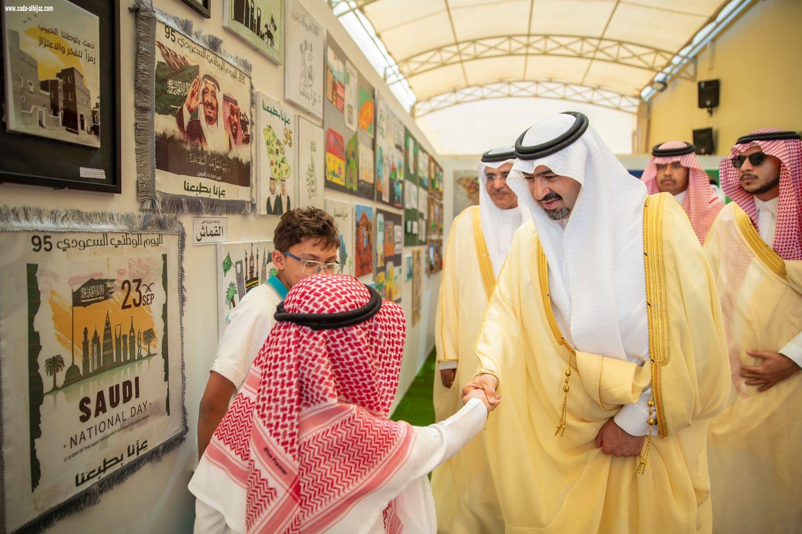 نائب أمير منطقة تبوك يرعى حفل مدارس الملك عبدالعزيز النموذجية باليوم الوطني الـ95 للمملكة  