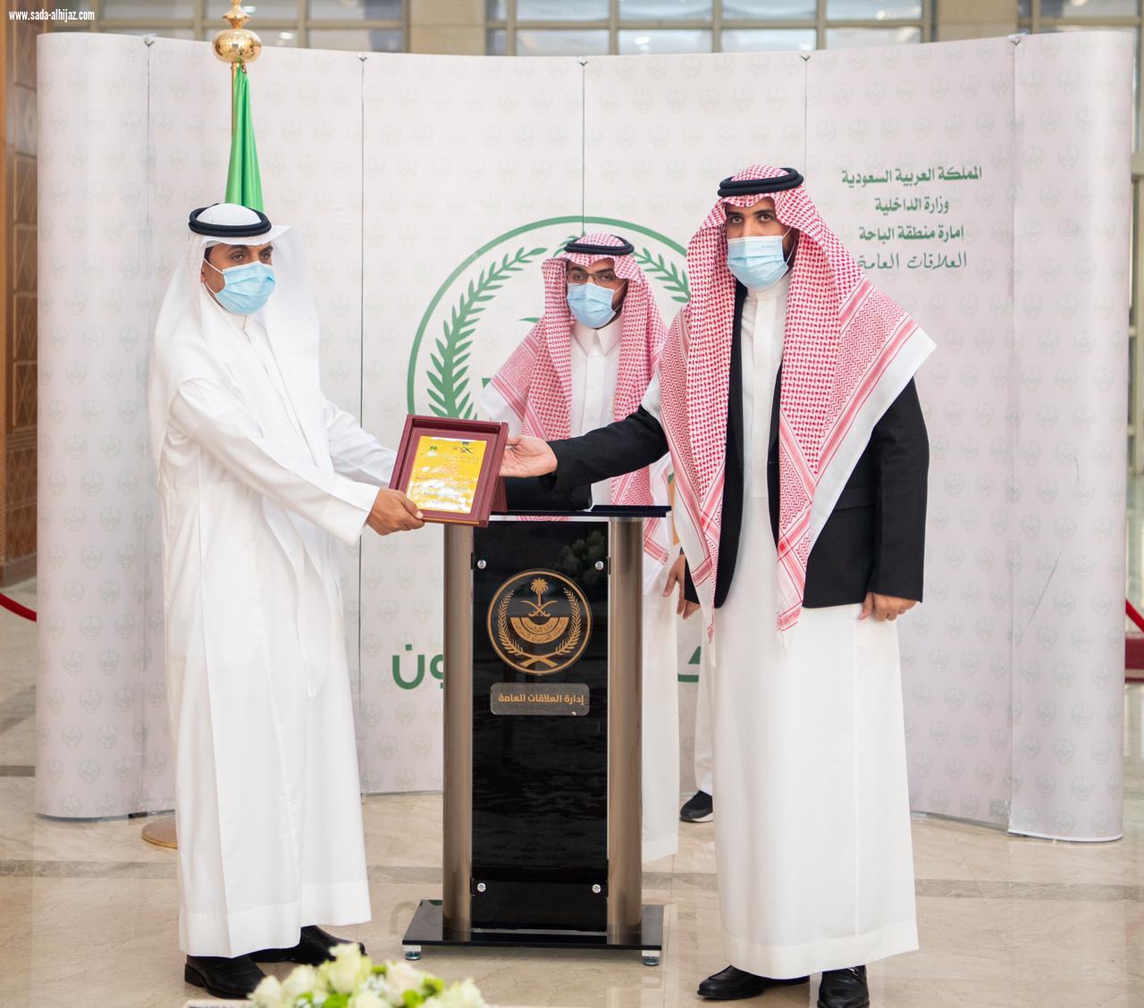 سمو امير منطقة الباحة ..  يكرّم المتقاعدين والمتقاعدات بصحة المنطقة .. ويثمّن كل جهودهم التي قدموها في سبيل خدمة الانسان