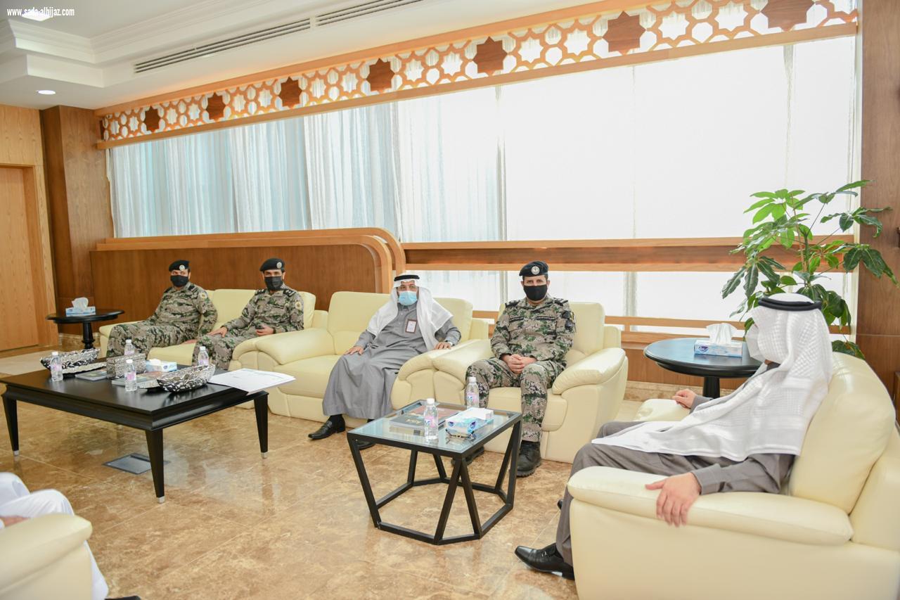 رئيس جامعة الباحة يلتقي بمدير عام السجون بالمنطقة