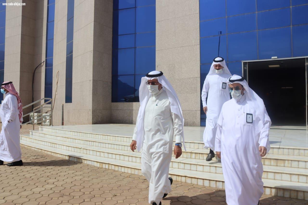 الحميدي يتفقد محافظة رجال ألمع ويطلع على منجزات البلدية خلال الربع السنوي