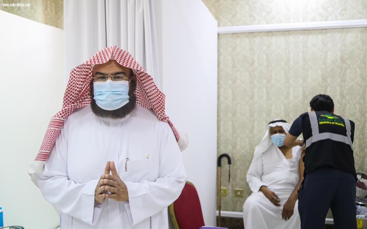 بحضور مدير الشؤون الصحية؛ الرئيس العام يدشن مقر لقاحات كورونا لمنسوبي الرئاسة