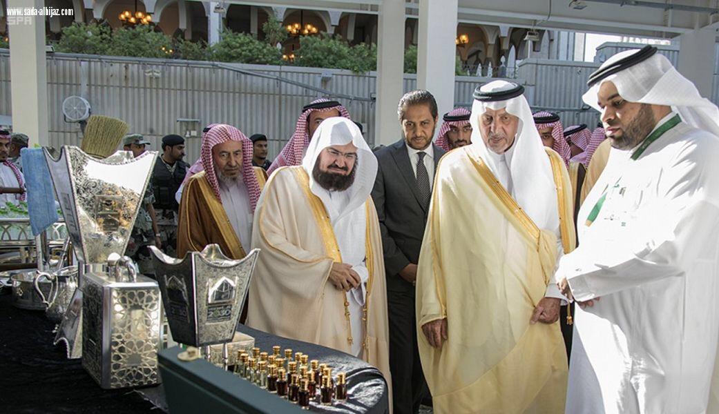 نيابة عن خادم الحرمين الشريفين...أمير مكة يتشرف بغسل الكعبة المشرفة