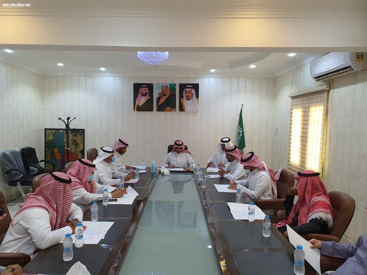 المجلس البلدي  بمحافظة بيش يعقد جلسته العادية الستون