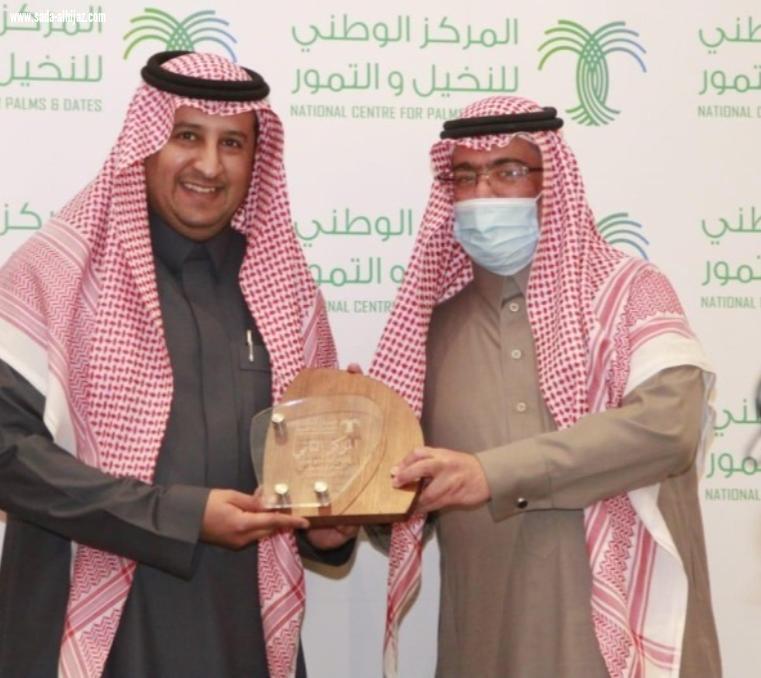 المركز الوطني للنخيل والتمور يقيم ورشة عمل ويكرم الفائزين بمسابقة أفضل منتج 