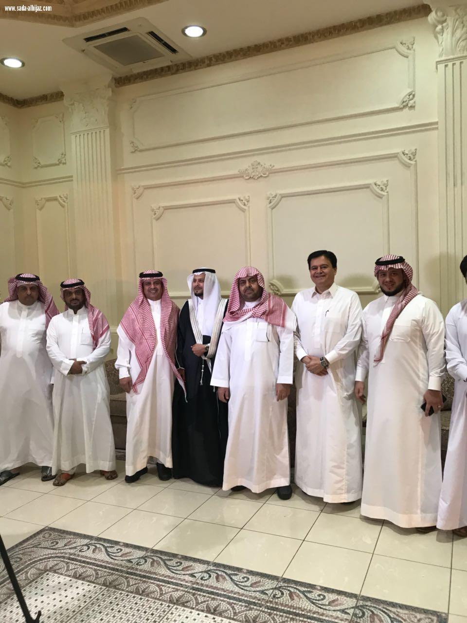 عبد الرحمن العقيل في القفص الذهبي