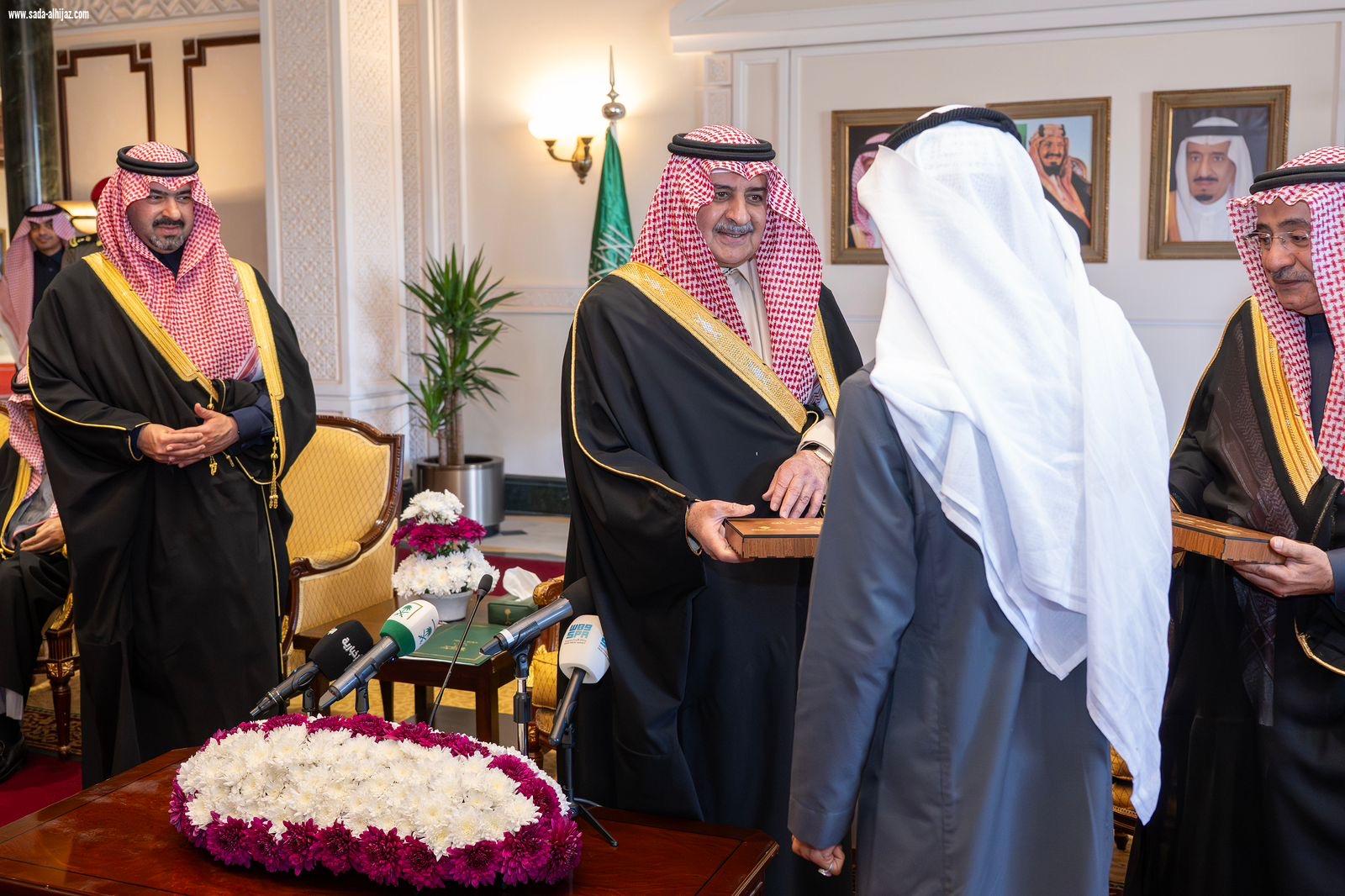 أمير تبوك يسلم 448 وحدة سكنية دعما للأسر المستفيدة من برنامج الإسكان التنموي 