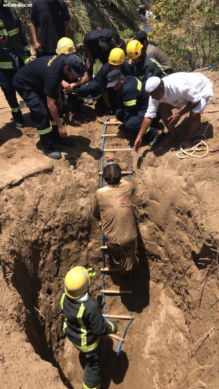 انهيار رديم من التربة المحيطة على عاملين من الجنسية الباكستانية في خيف اليسيرة بمركز ينبع النخل