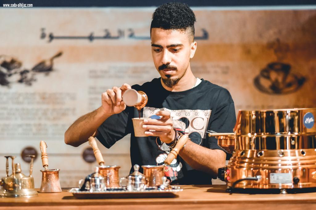 فعاليات البن تجمع المزارعين ورواد الأعمال على طرفي الشارع الثقافي بجازان