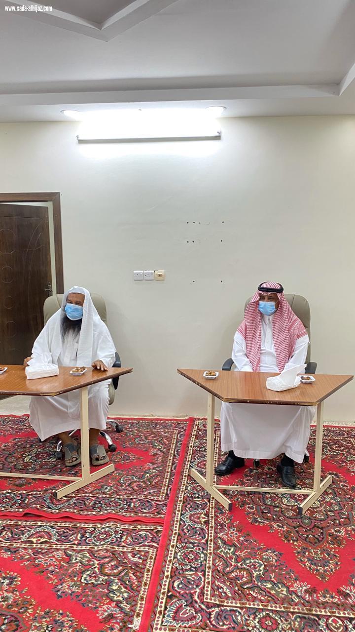 محافظ قلوة يدشن عدداً من المبادرات الخيرية لجمعية الخدمات الإنسانية بمركز باللسود وآل سويدي