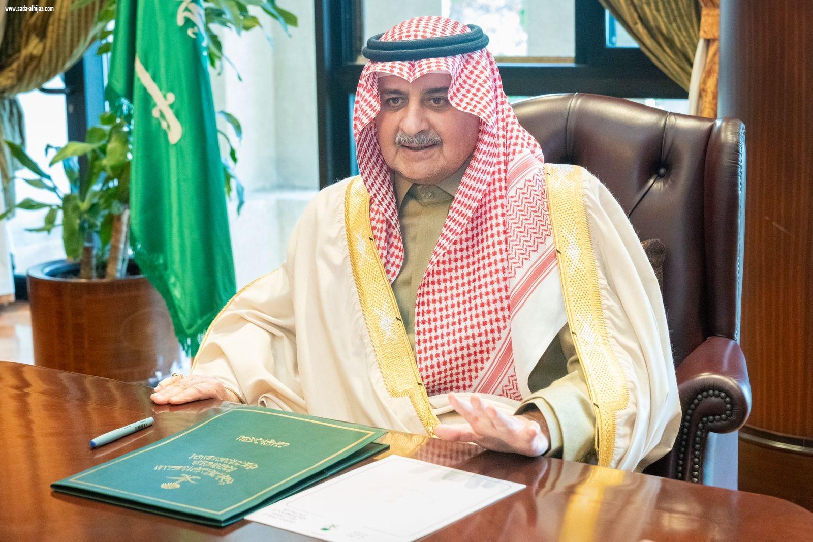 أمير تبوك يرأس اجتماع لجنة الدفاع المدني الرئيسية بالمنطقة  