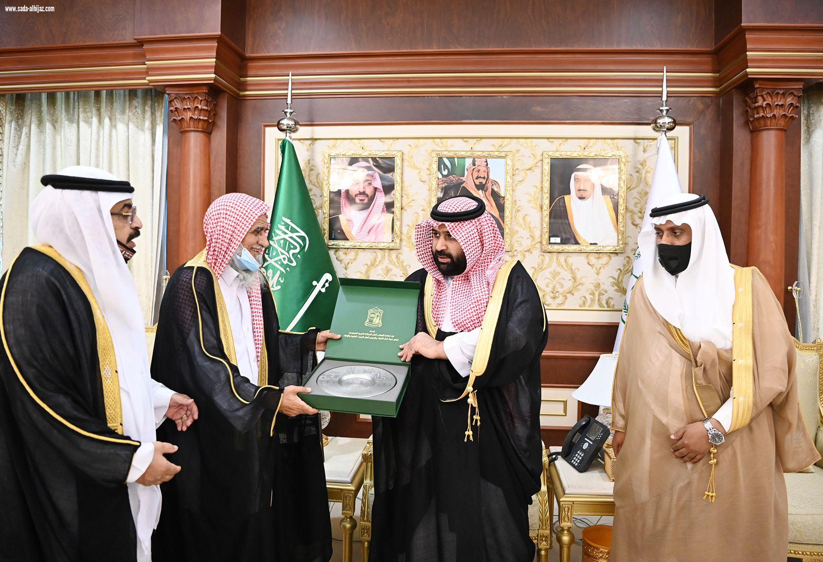 سمو أمير جازان بالنيابة يستقبل عضو الافتاء بمنطقة جازان ومدراء فروع الرئاسة العامة للبحوث العلمية والإفتاء بالمملكة..