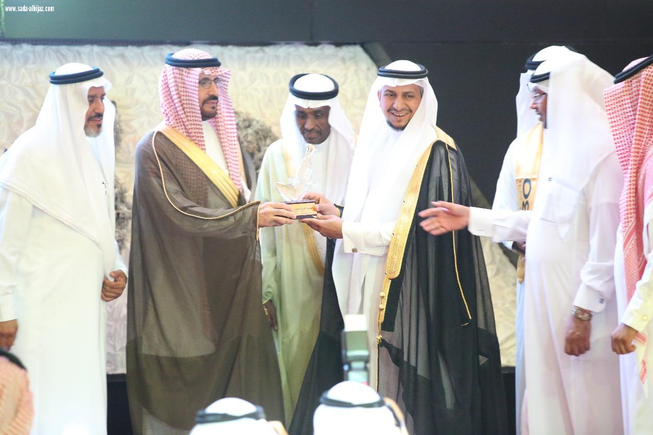 وكيل امارة جازان يكرم الفائزين و الفائزات بجائزة الأداء المتميز بتعليم صبيا