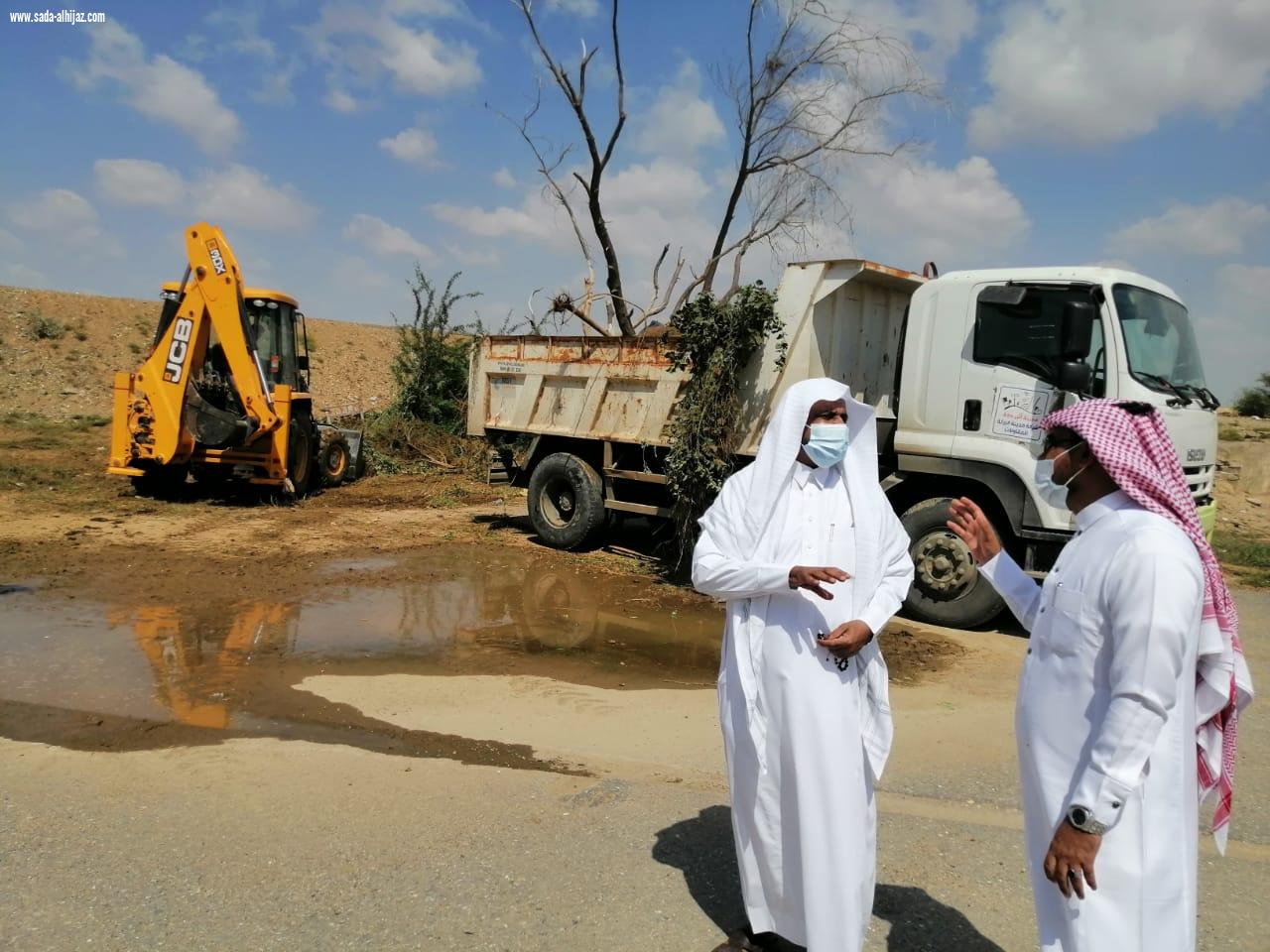 بلدية الشقيق تنفذ حملة نظافة لكافة قرى المركز