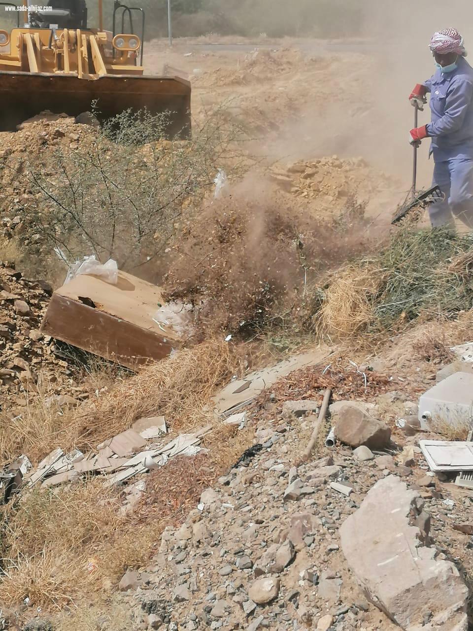  بلدية محافظة قلوة تُطلق حملة تنظيف الأحياء السكنية 