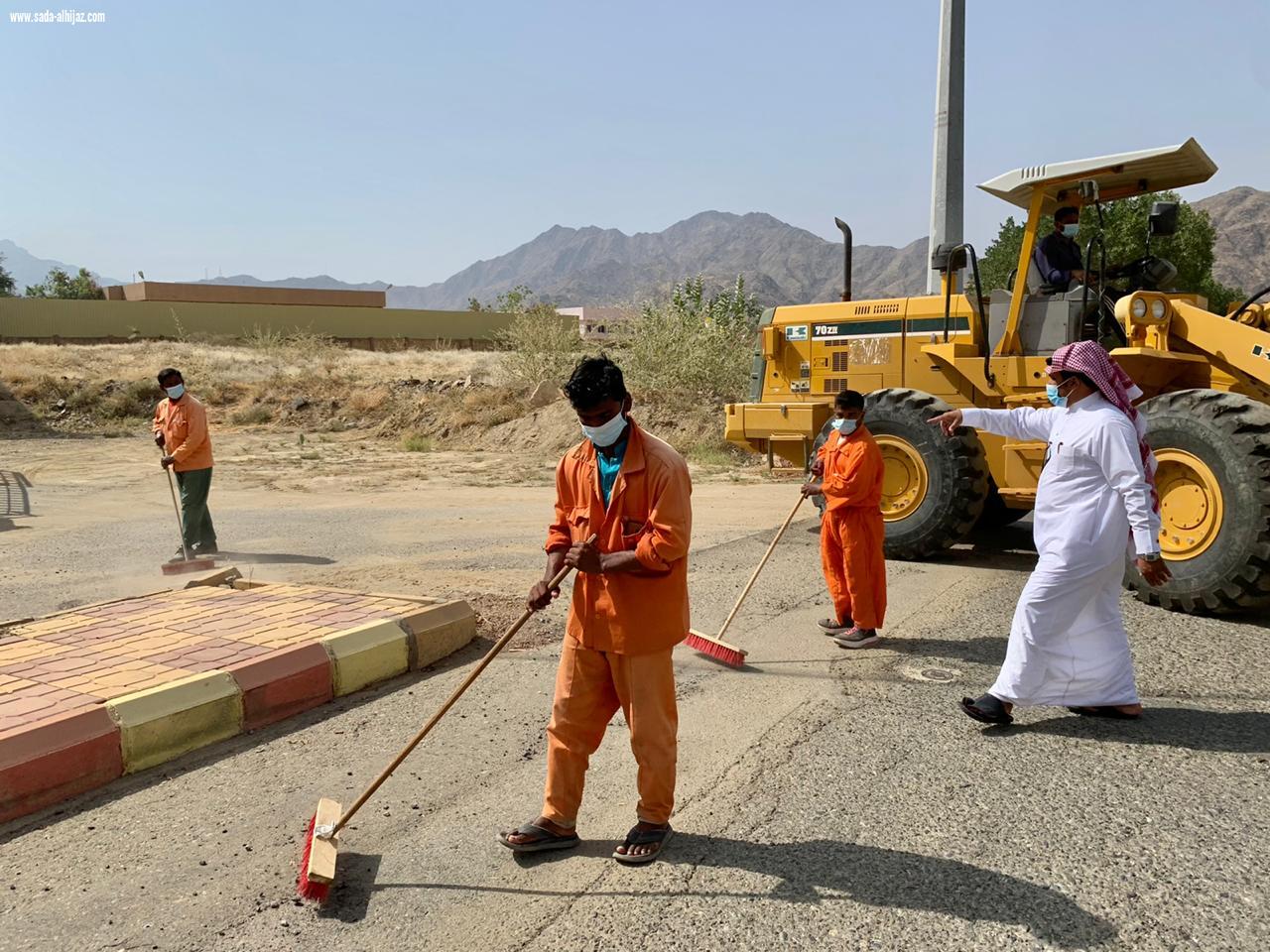  بلدية محافظة قلوة تُطلق حملة تنظيف الأحياء السكنية 