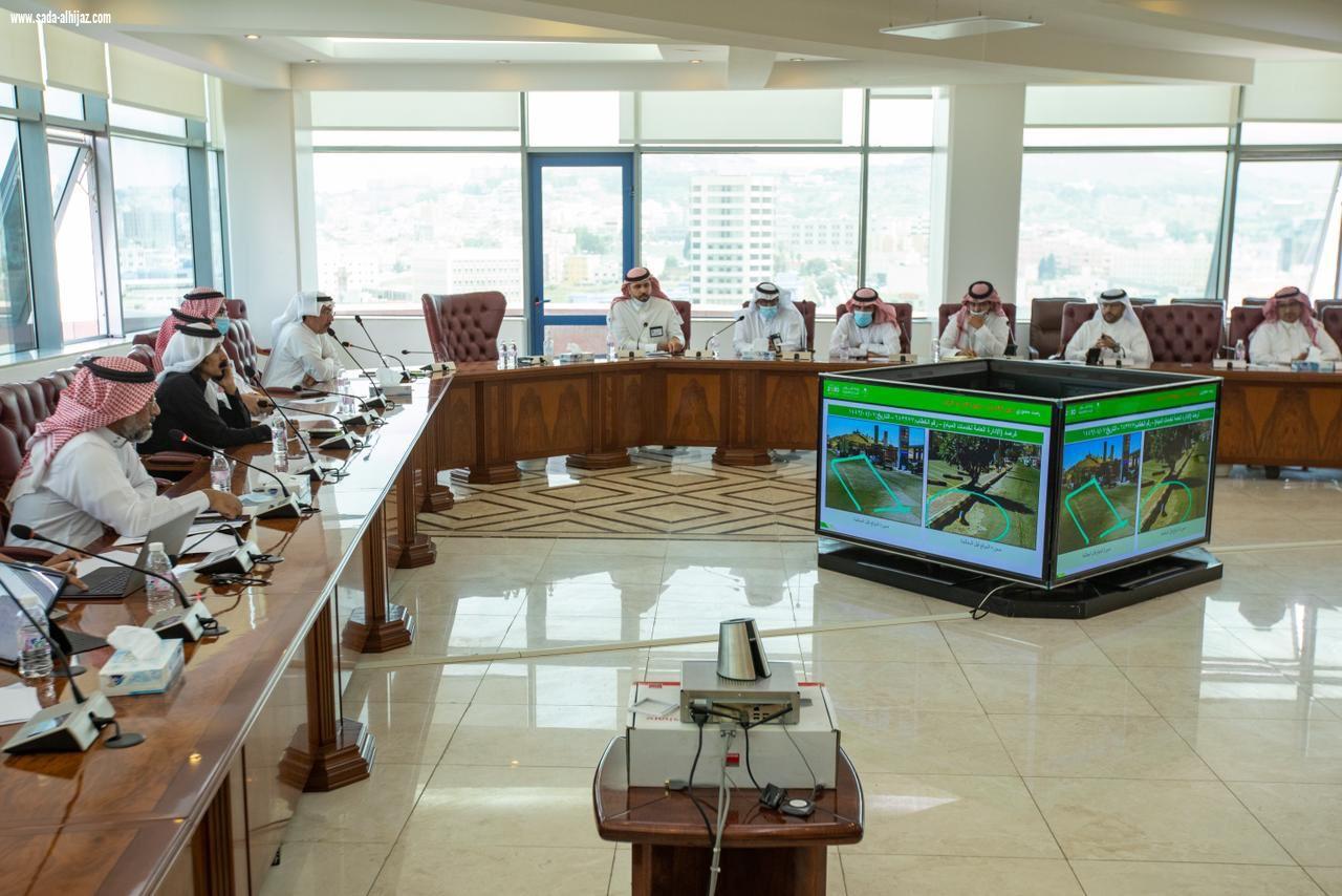 أمين عسير يناقش خطة معالجة التشوه البصري مع الجهات الخدمية