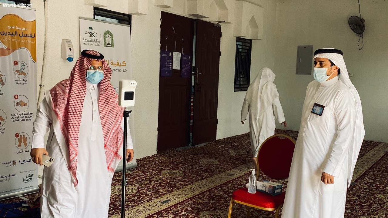 الحازمي يقوم بجولات تفقدية للجوامع والمساجد لمتابعة التقيد بالاجراءات الاحترازية والوقائية بالداير  .