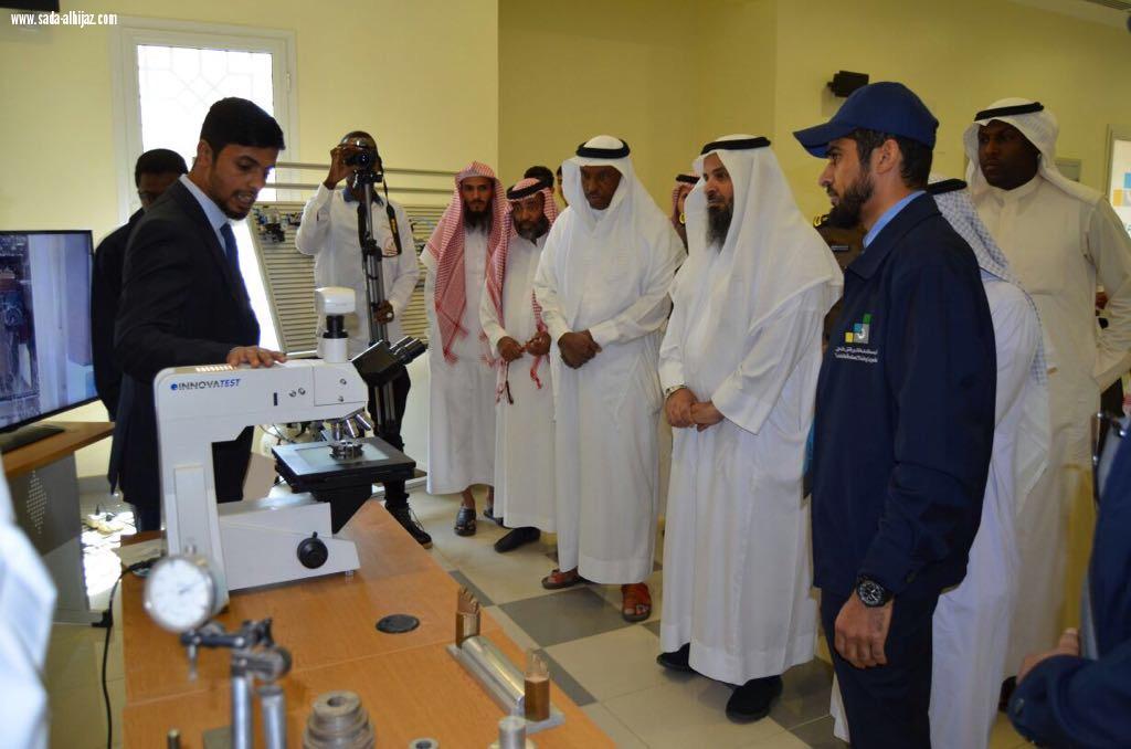 تقنية خيبر تهدي الوطن في يوم الوطن ٣١ خريجا