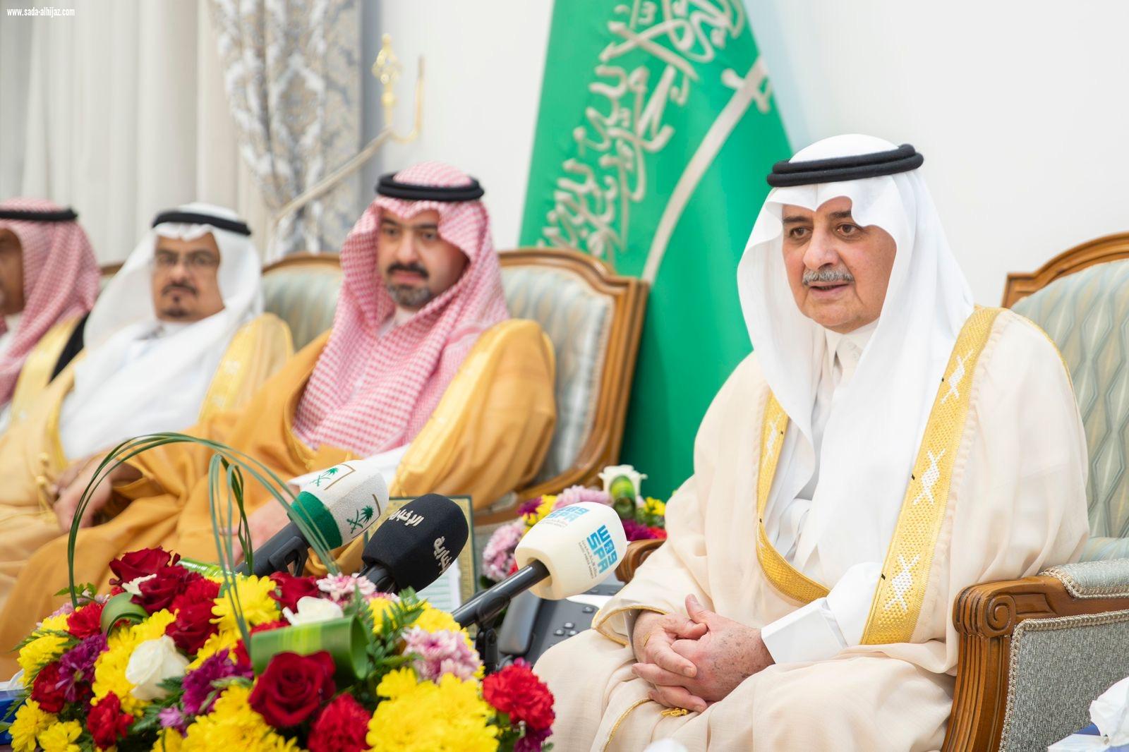 أشاد سموه بجهود العاملين بالمنفذ .. أمير تبوك يقف ميدانياً على الخدمات المقدمة لضيوف الرحمن في مدينة الحجاج بمنفذ حالة عمار