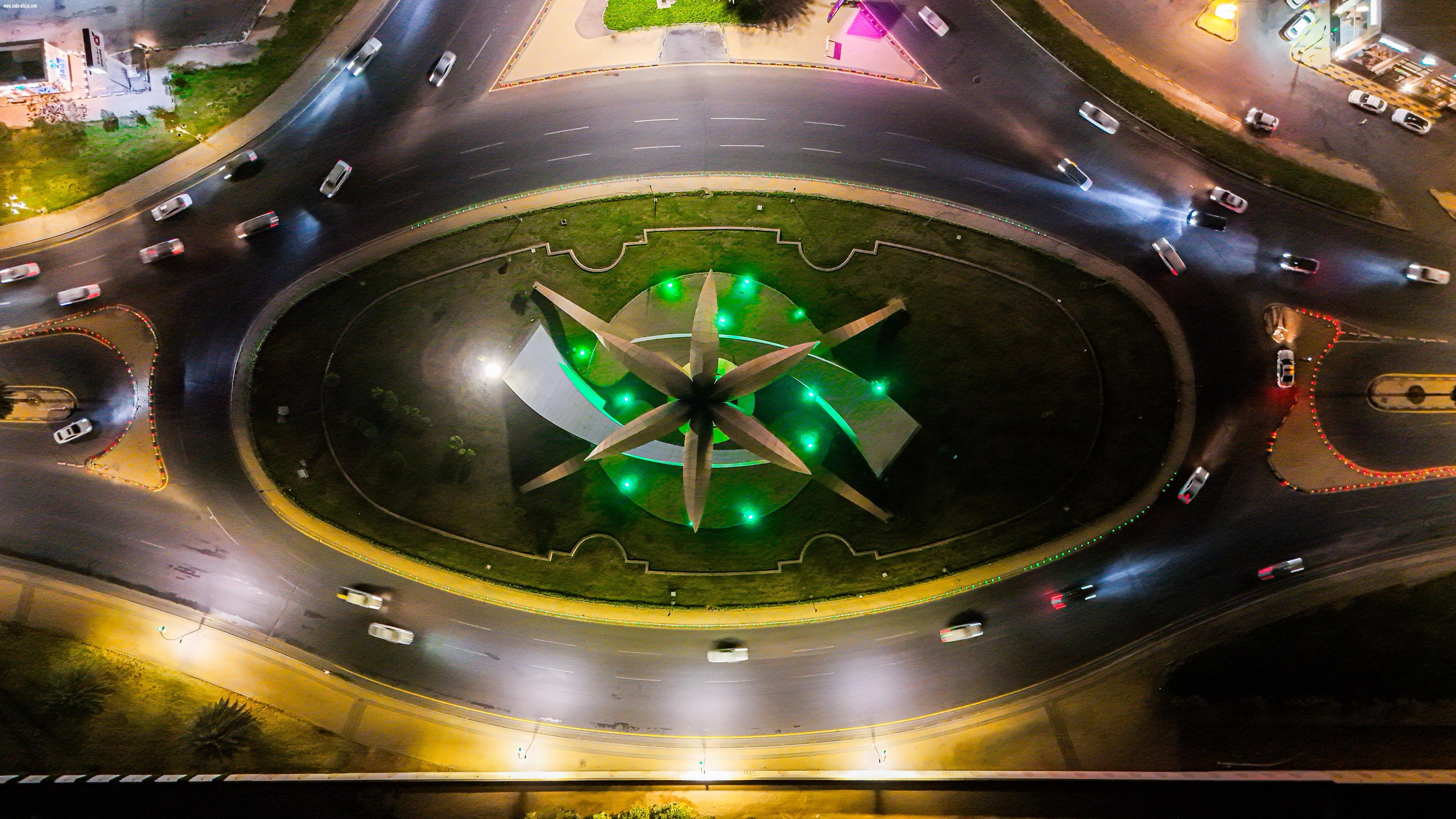 تبوك ومحافظاتها تتوشح اللون الأخضر بالإنارة الخضراء و7000 آلاف علم احتفاء بيوم العلم السعودي