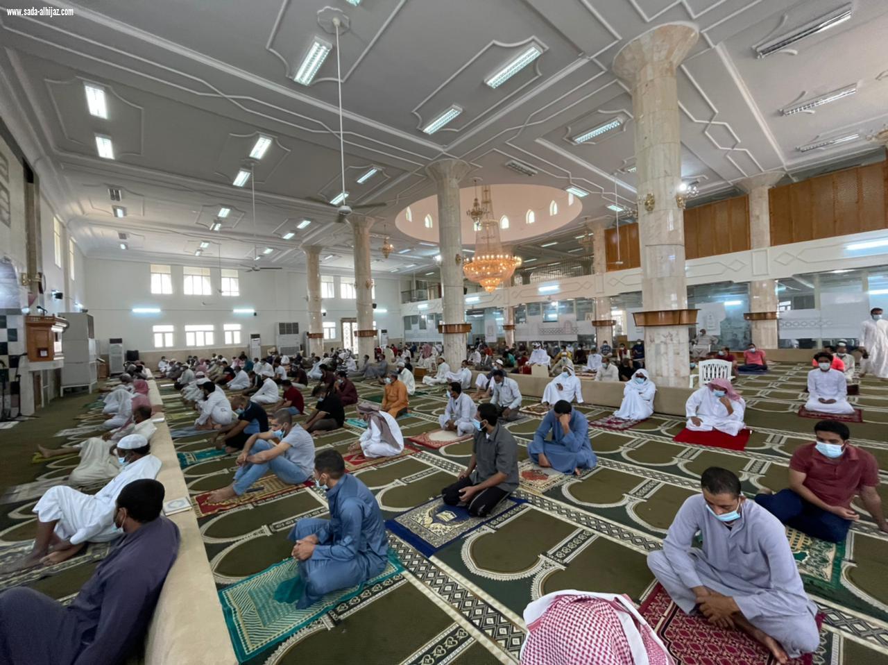 مواصلة تطبيق الإجراءات الاحترازية من قبل مستشفى صامطة وإدارة المساجد في المحافظة