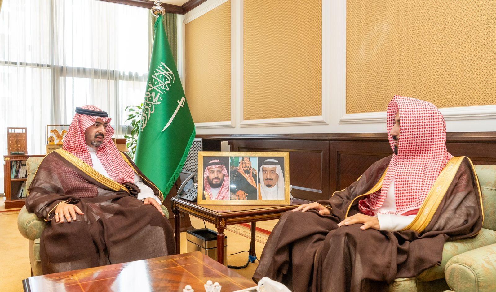 نائب أمير تبوك يستقبل مدير عام فرع الرئاسة العامة لهيئة الأمر بالمعروف والنهي عن المنكر بالمنطقة 