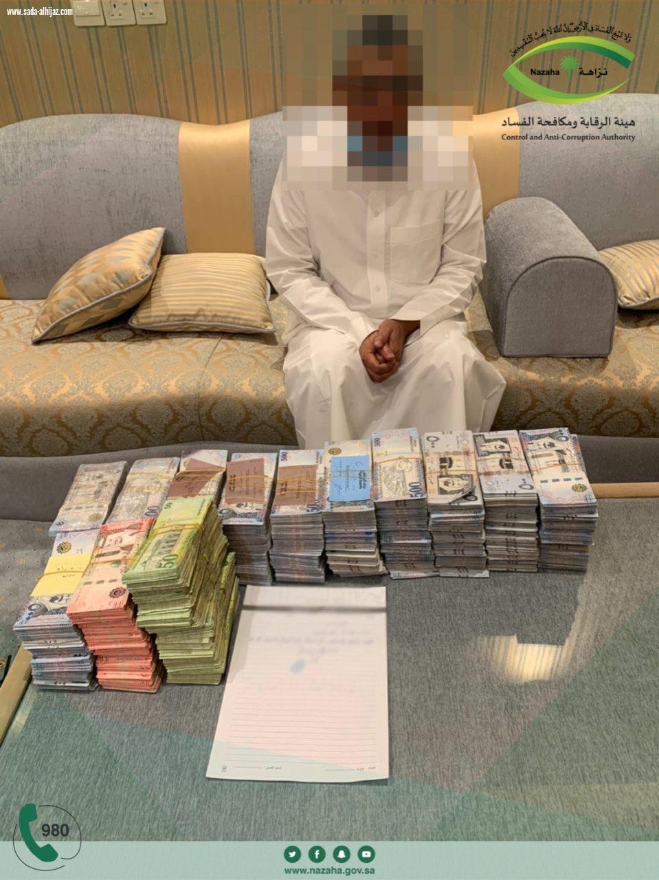 نزاهة تكمل مشوارها في متابعة الفساد واستئصاله وتدين ٥ موظفين بأمانة احدى المناطق استغلوا مناصبهم 