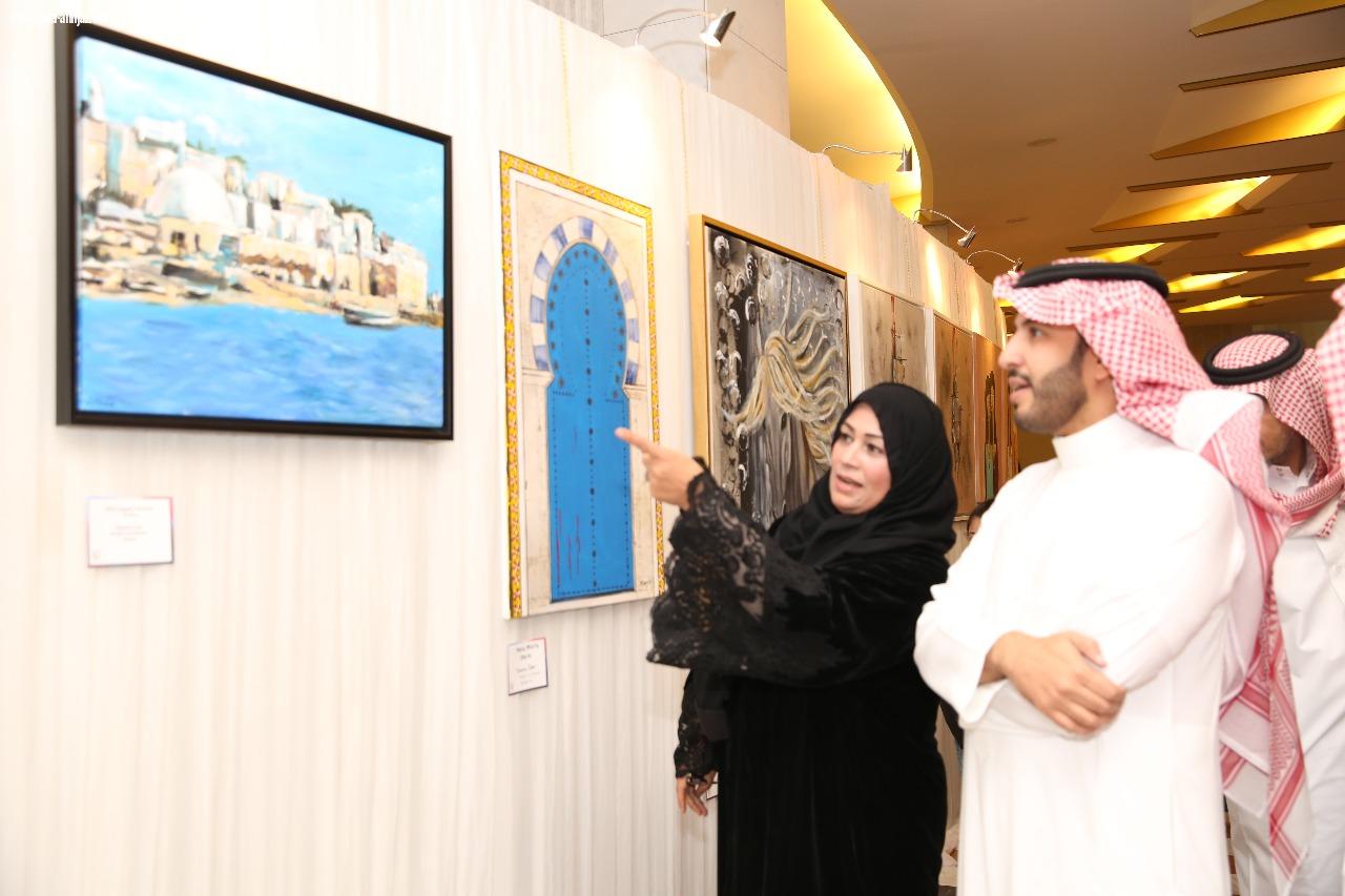 خمسةعشرفنانة مشاركة في معرض اندماج الحضارات الرابع بالتعاون مع جمعية الثقافة والفنون (بالرياض) 