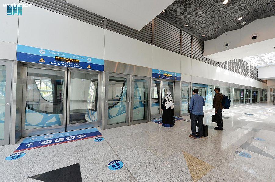 ناقل الركاب الآلي بمطار الملك عبدالعزيز شريان يربط المسافرين بمنطقة ‏الصالات الدولية