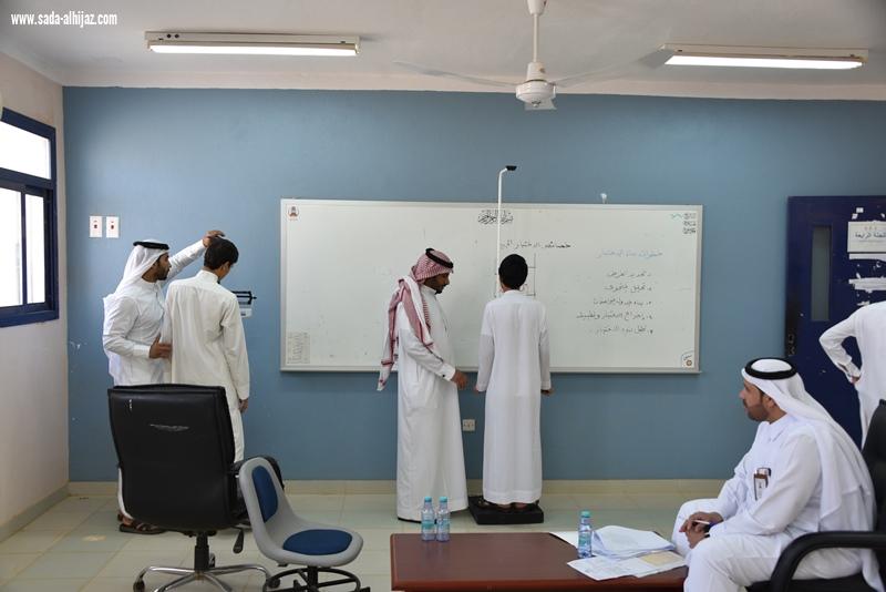 بالتعاون مع مركز صحي هديب  محاضرة عن التدخين و مبادرة رشاقة لطلاب الخندق