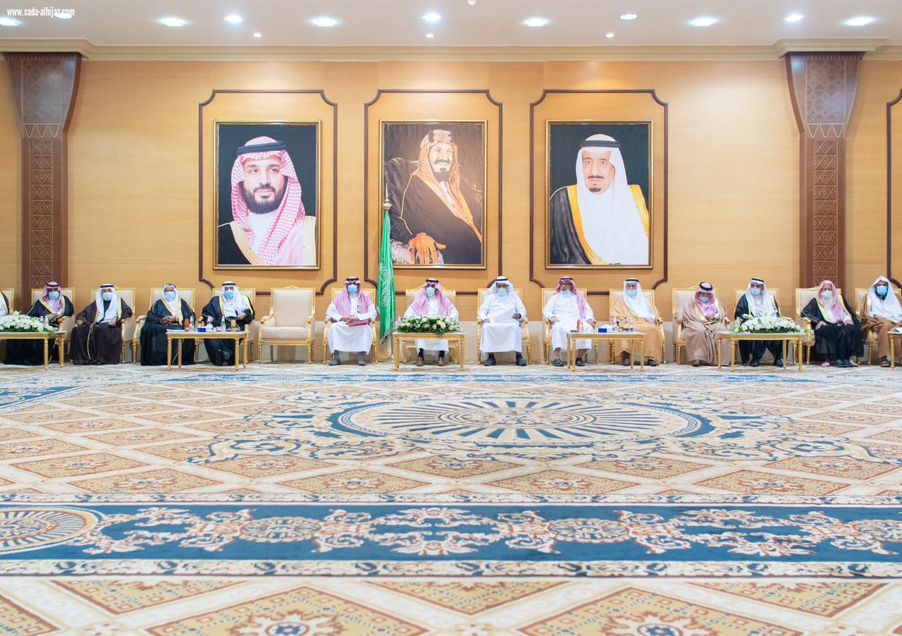 سمو أمير منطقة الباحة يجتمع مع مشائخ القبائل بحضور مدير عام لجان النظر بطلبات التملك احكام