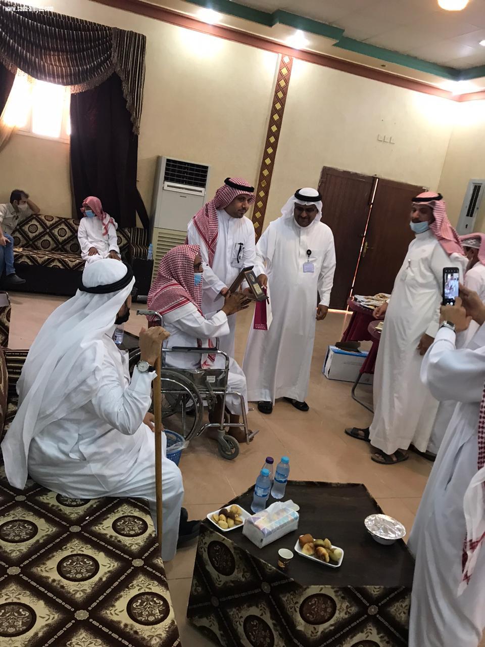 مدير بريد احدالمسارحة يكرم المتقاعدين من بريد الأحد وصامطة