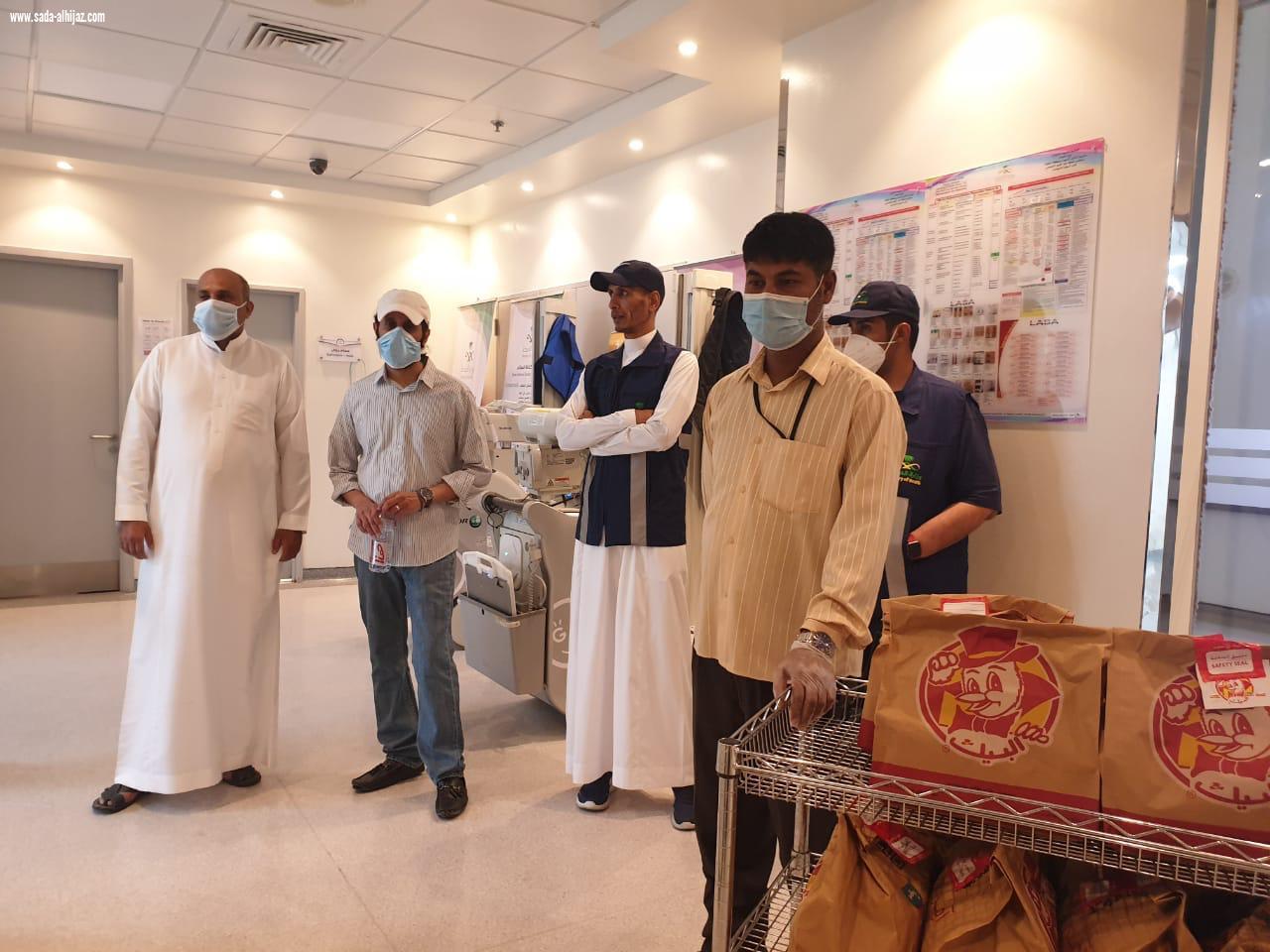 جمعية اليقظة النسائية الخيرية تقدم 100 وجبة سحور لمناوبين الصحة
