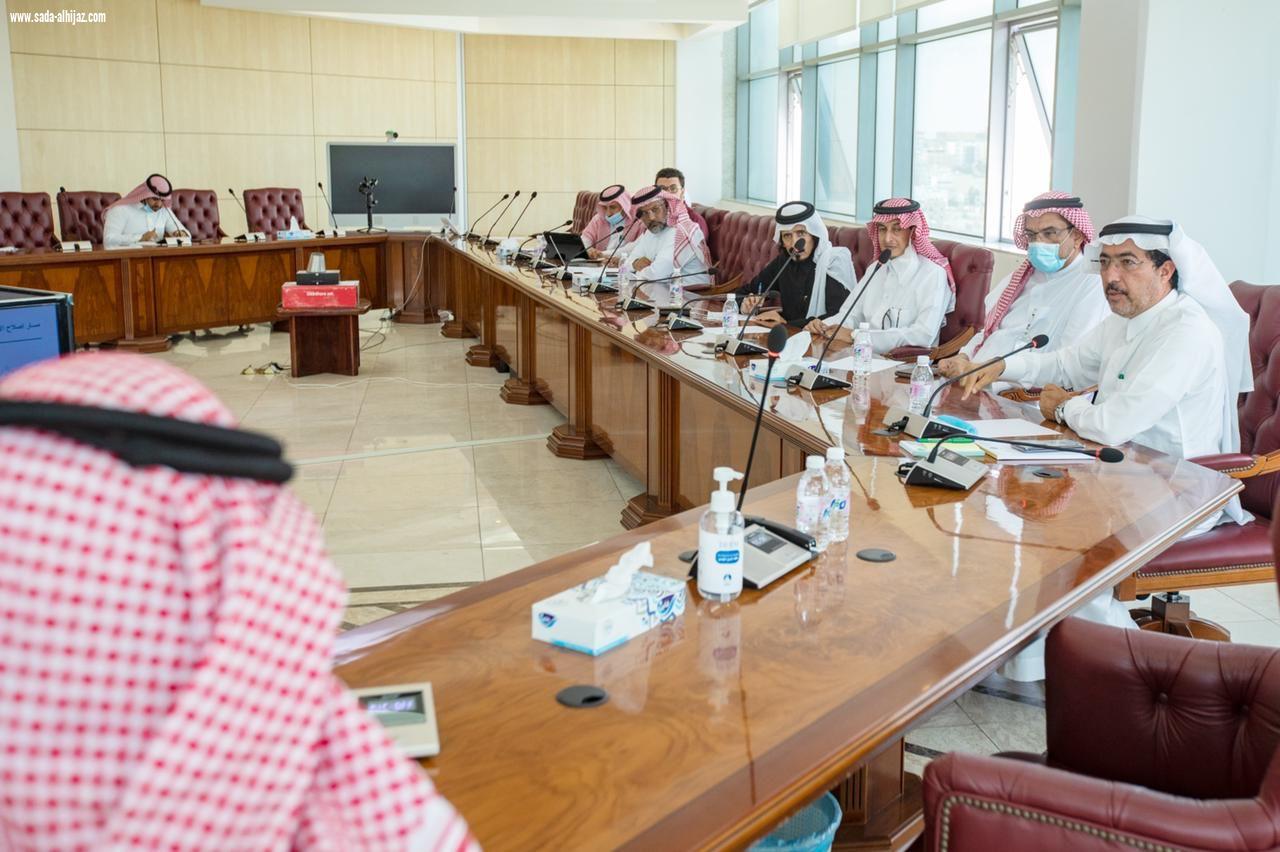 أمين عسير يناقش خطة معالجة التشوه البصري مع الجهات الخدمية