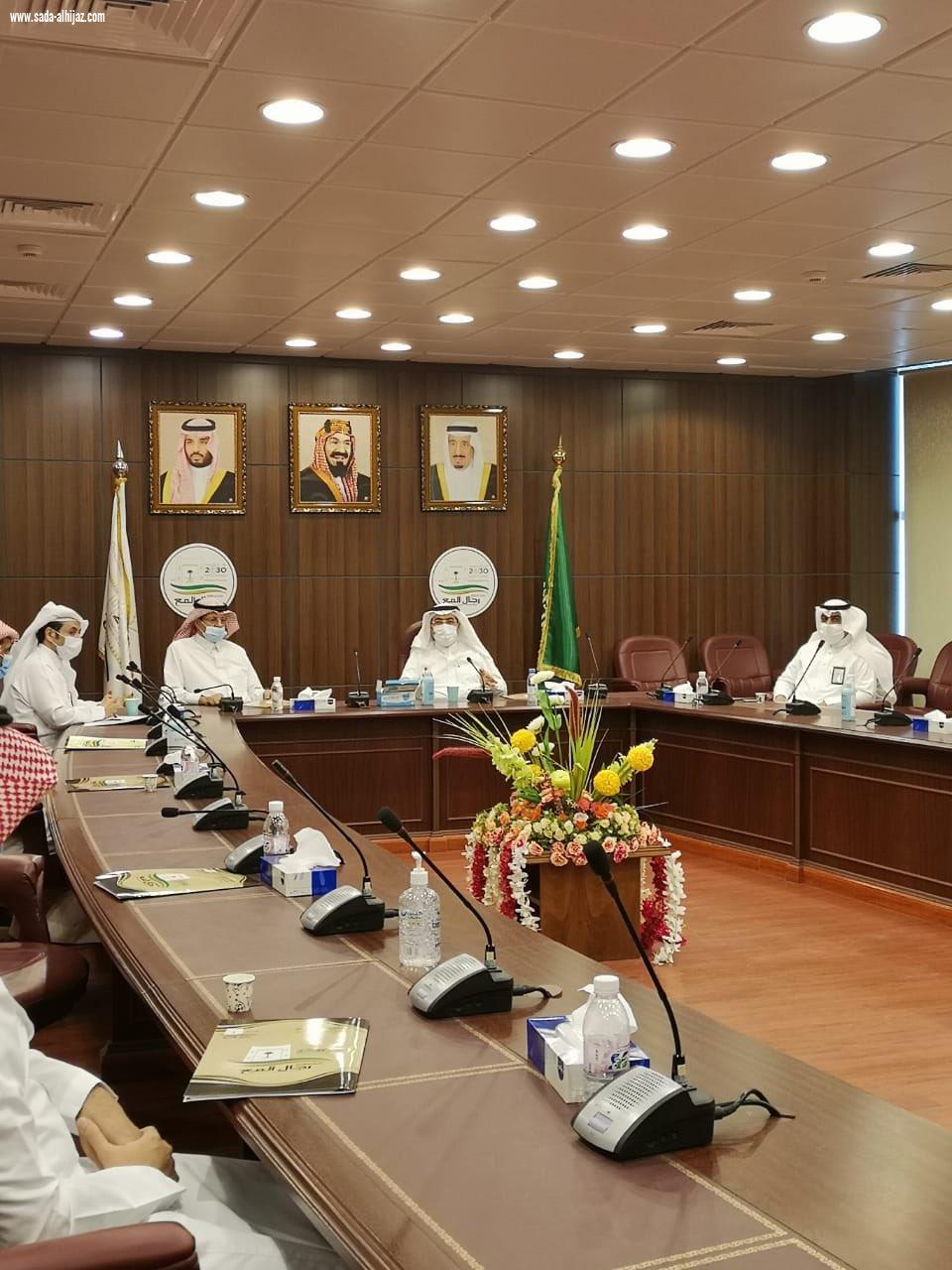 الحميدي يتفقد محافظة رجال ألمع ويطلع على منجزات البلدية خلال الربع السنوي