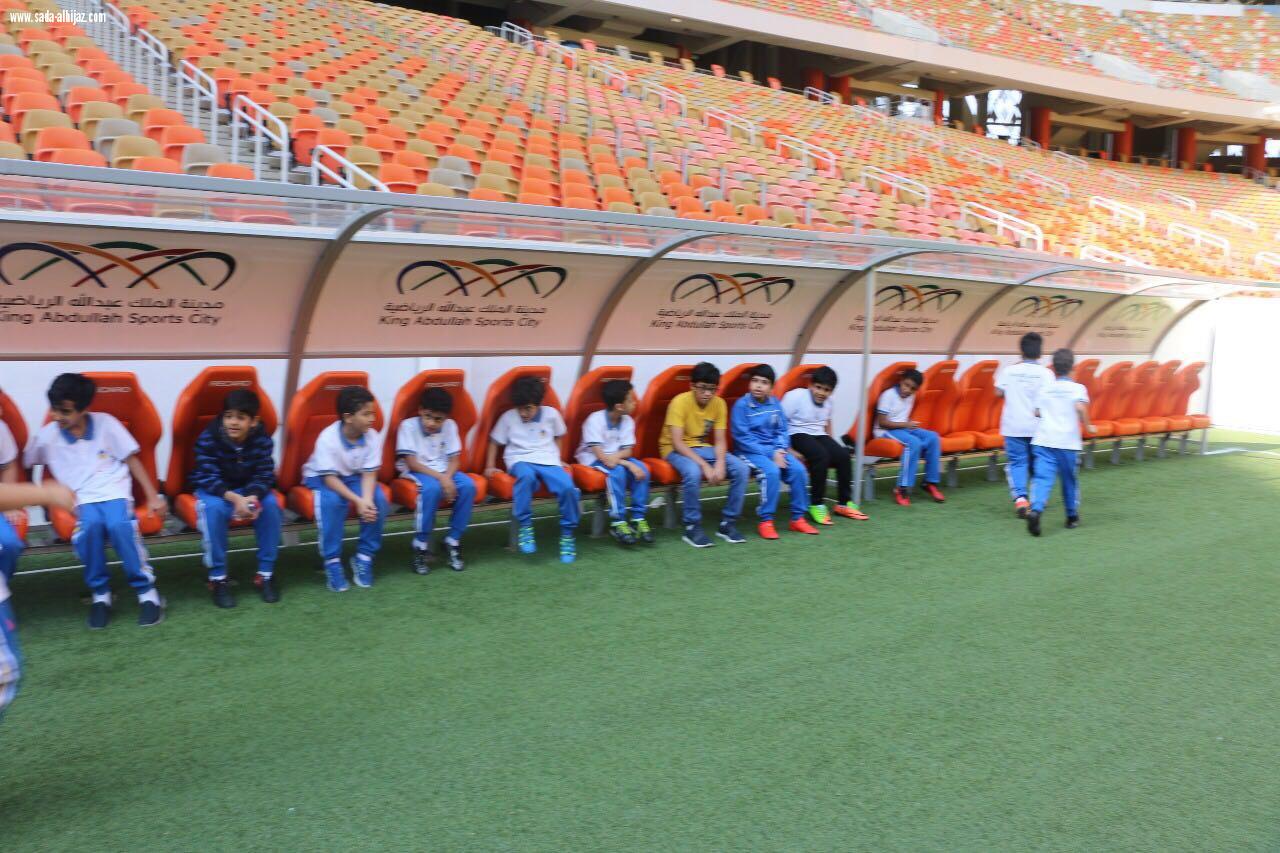طلاب الأمجاد في جوهرة الملاعب