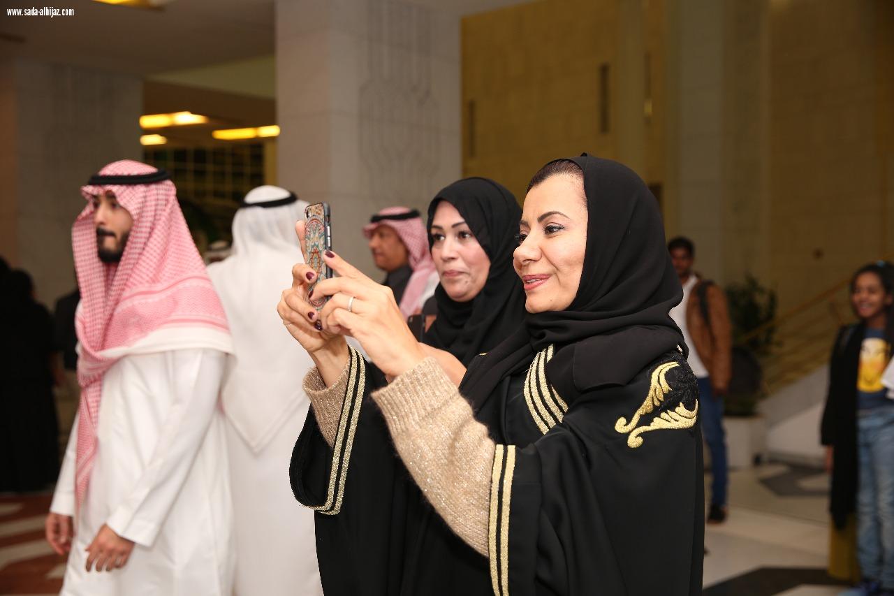 خمسةعشرفنانة مشاركة في معرض اندماج الحضارات الرابع بالتعاون مع جمعية الثقافة والفنون (بالرياض) 