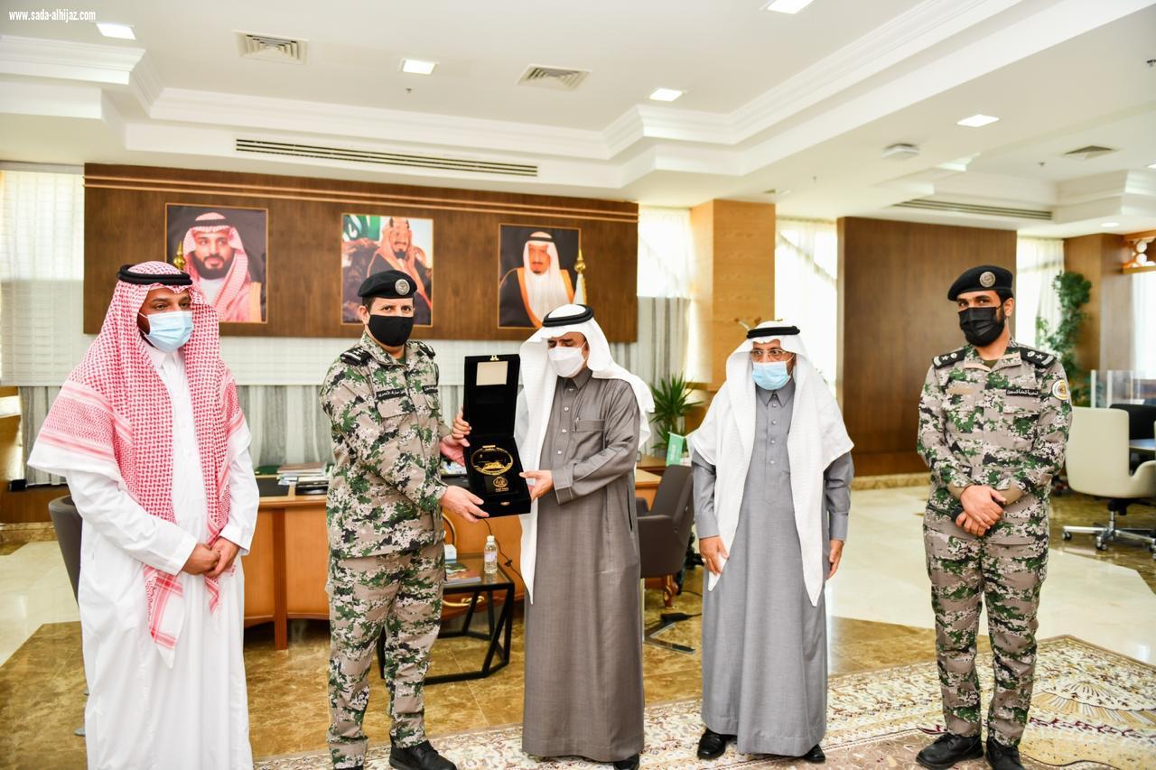 رئيس جامعة الباحة يلتقي بمدير عام السجون بالمنطقة