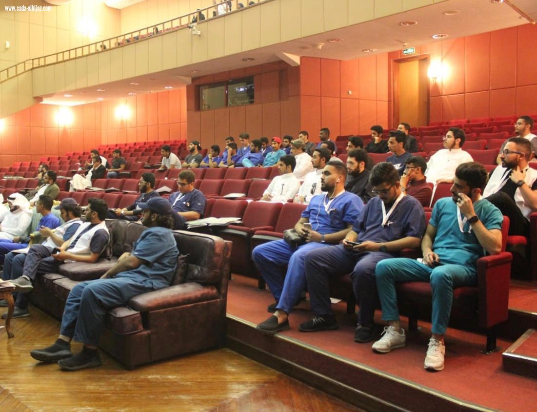 فريق نادي العلوم الطبية التطبيقية ينفذ فعالية تحت عنوان(صناعة باحث)