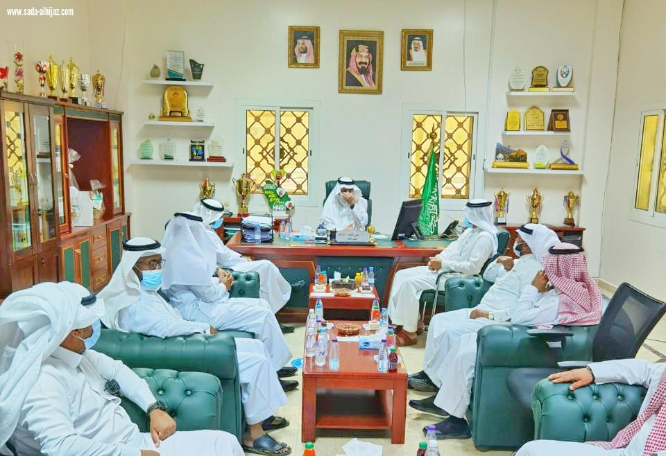  معالي رئيس جامعة الباحة يتفقد كلية العلوم والآداب بالمخواة 