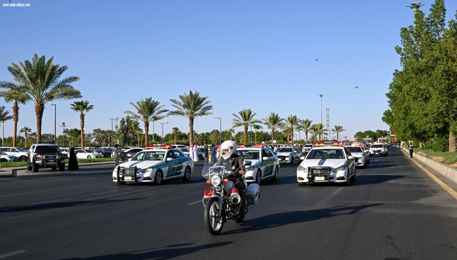 مسيرة للقطاعات الأمنية تجوب شوارع تبوك احتفاءً باليوم الوطني الـ 95