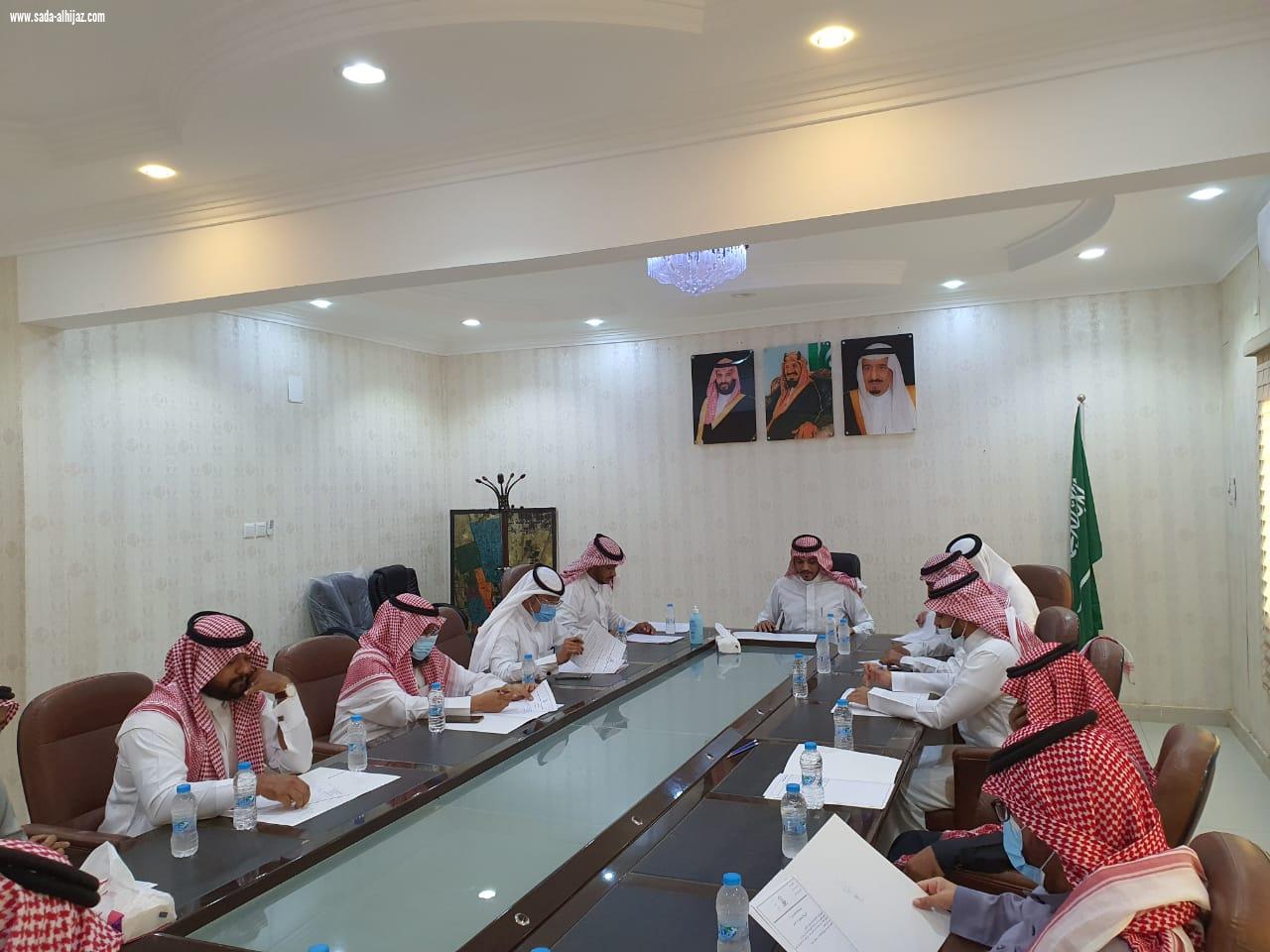 المجلس البلدي  بمحافظة بيش يعقد جلسته العادية الستون